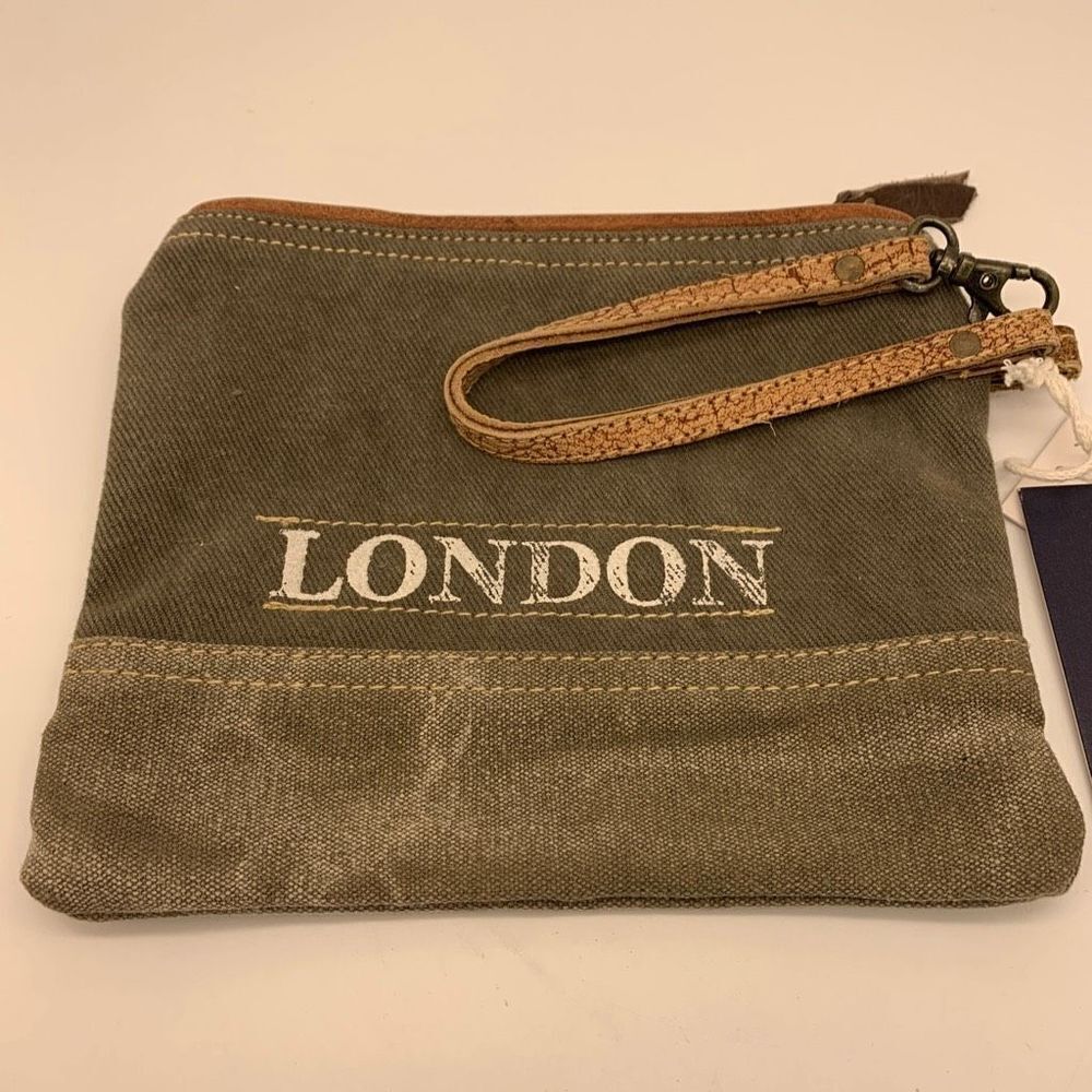 Chloe & Lex Vintage London Travel Ticket Wristlet or Make Up Bag. New with Tags. - Picture 2 of 4